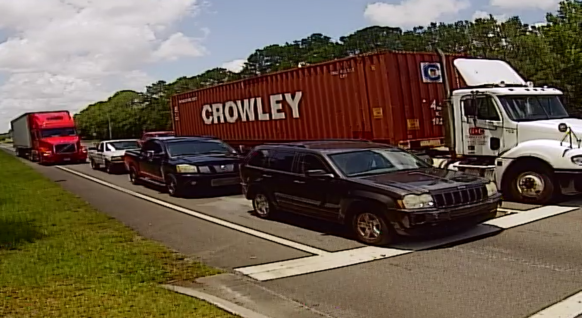 Example of Queuing at a Signalized Intersection with Tractor-Trailers (3)