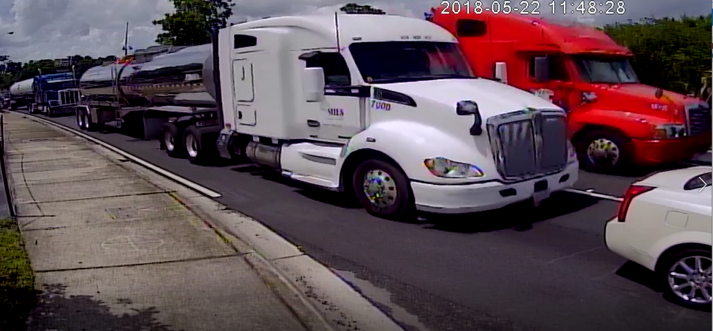 Example of Queuing at a Signalized Intersection with Tractor-Trailers (2)